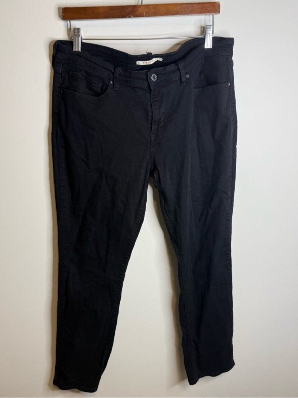Levi's Black Straight-Leg Women's Jeans 714 straight size 33